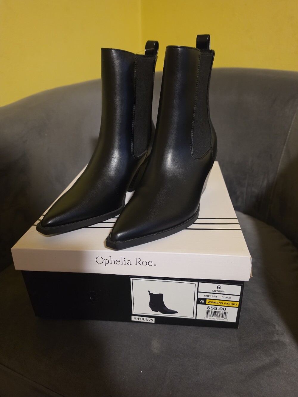 NIB Ophelia Roe Women's Size 6 Chelsea Black Pointed Toe Ankle Fashion Boots
